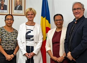 Dr. Claudia Mika has been in Seychelles and met the Minister of Health -  Temos International GmbH